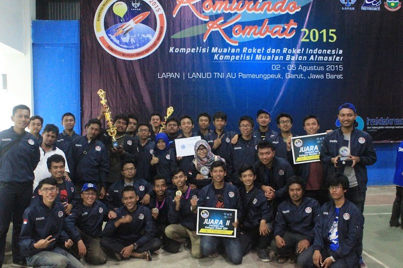 Gadjah Mada Aerospace Team Berhasil Meraih Medali Emas dan Perak dalam KOMURINDO 2015